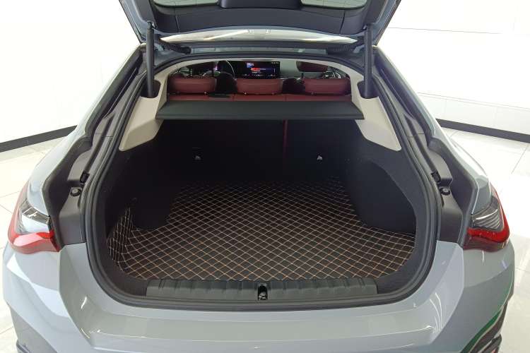 Used BMW i4 2023 eDrive35 Trunk