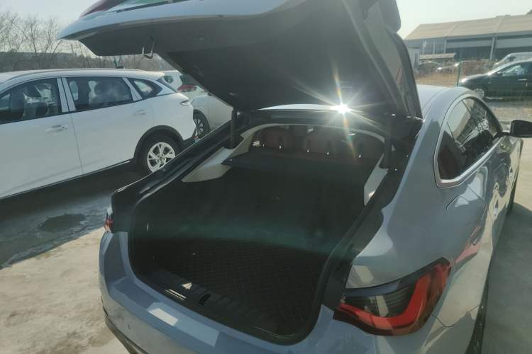 Used BMW i4 2023 eDrive35 Trunk