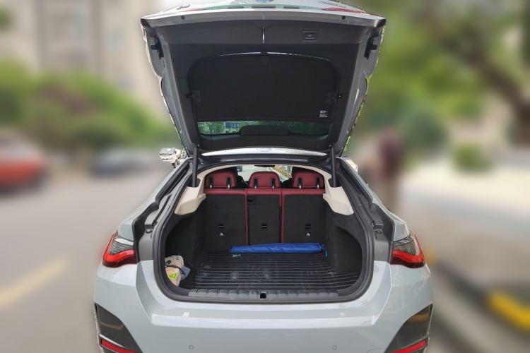 Used BMW i4 2023 eDrive35 Trunk