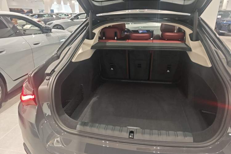 Used BMW i4 2023 eDrive35 Trunk