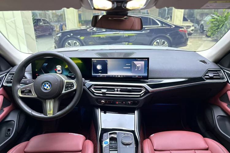 Used BMW i4 2023 eDrive35 Center Console