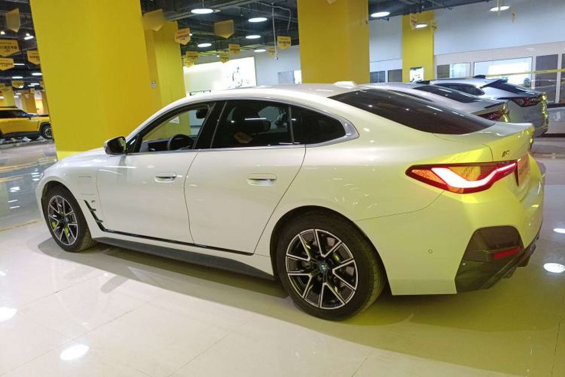 Used BMW i4 2023 eDrive35 Exterior 3