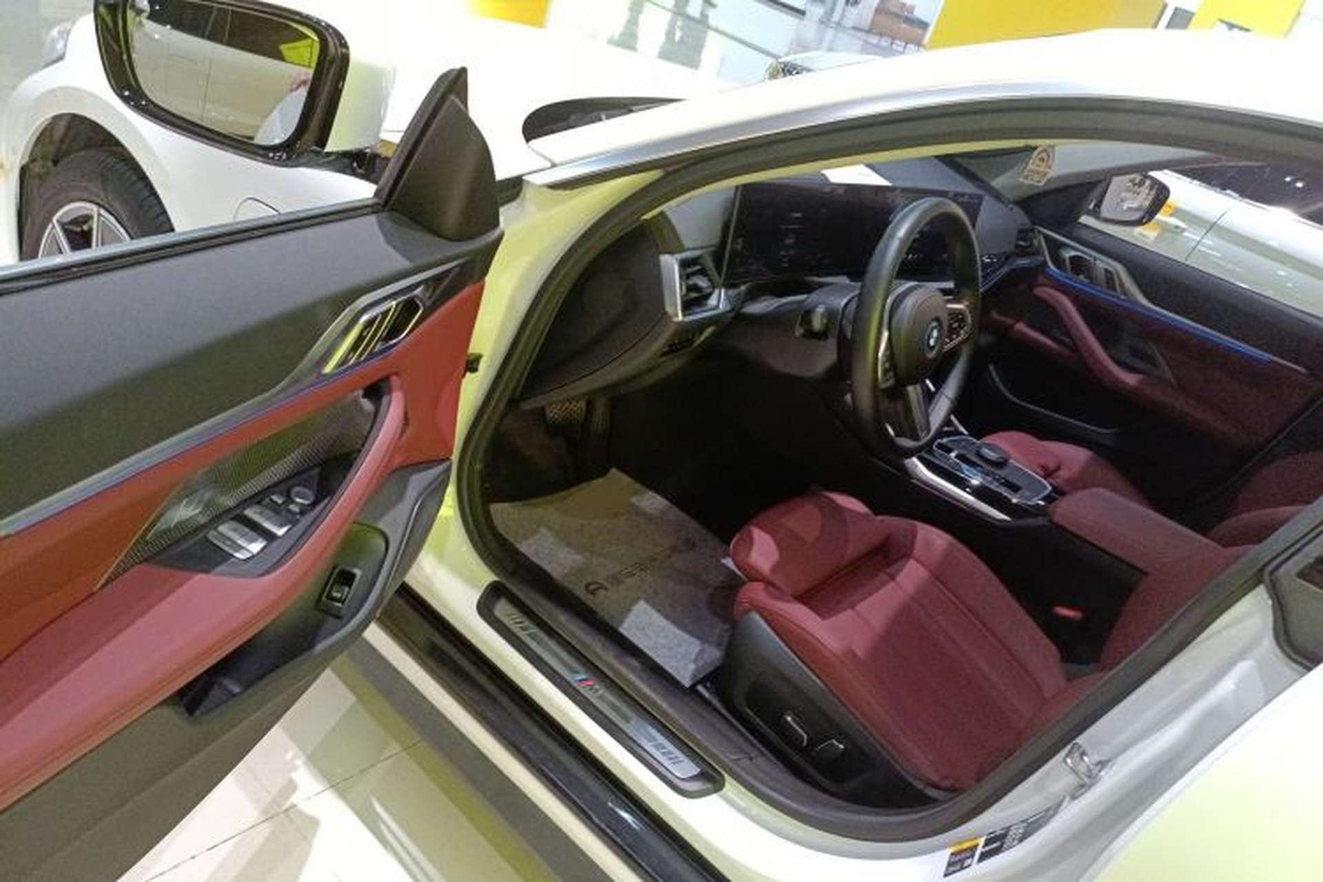 Used BMW i4 2023 eDrive35 Interior 3