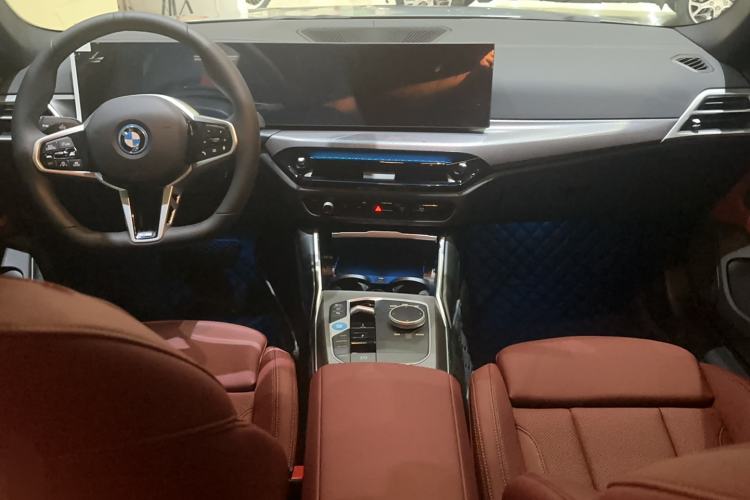 Used BMW i4 2025 eDrive40 Interior 3