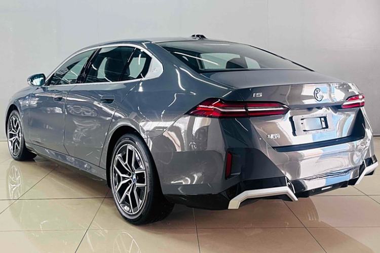 Used BMW i5 2024 eDrive 35L Luxury Model with M Sport Package Exterior 5