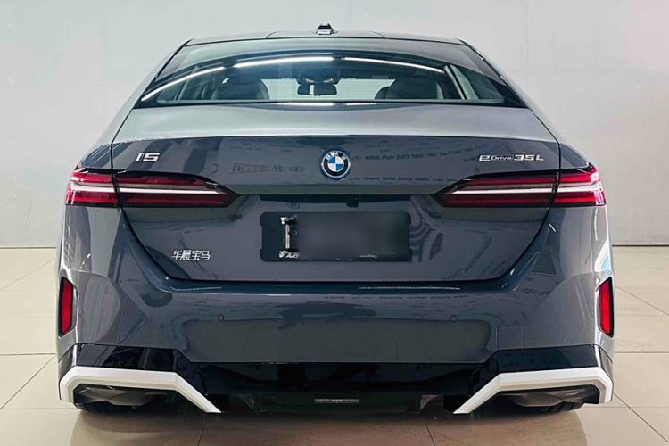 Used BMW i5 2024 eDrive 35L Luxury Model with M Sport Package Exterior 6