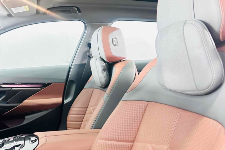 Used BMW i5 2024 eDrive 35L Luxury Model with M Sport Package Interior 3