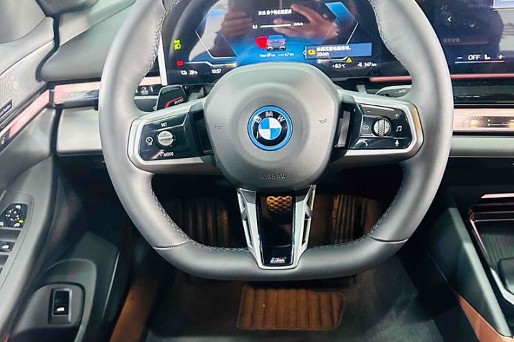 Used BMW i5 2024 eDrive 35L Luxury Model with M Sport Package Interior 5