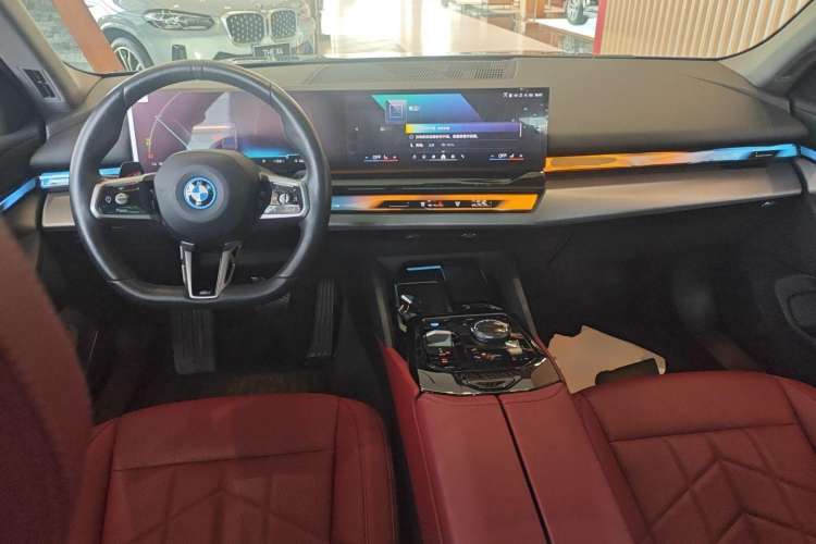 Used BMW i5 2024 eDrive 35L M Sport Package Center Console