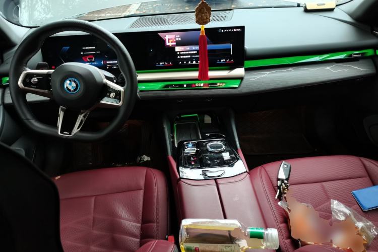Used BMW i5 2024 eDrive 35L M Sport Package Center Console