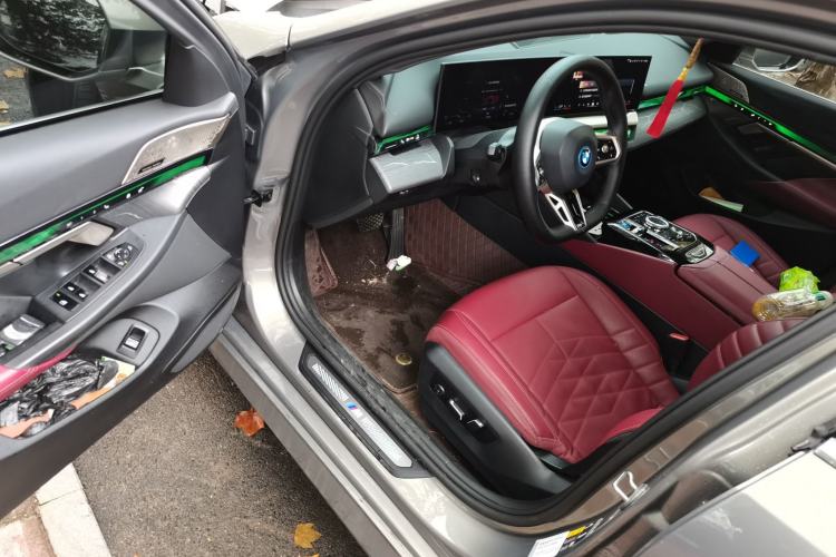 Used BMW i5 2024 eDrive 35L M Sport Package Driver Seat