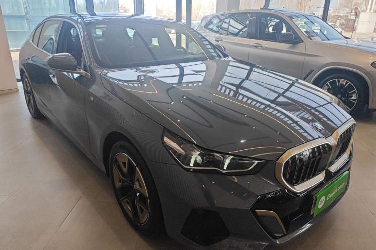 Used BMW i5 2024 eDrive 35L M Sport Package Front Right 45 Deg