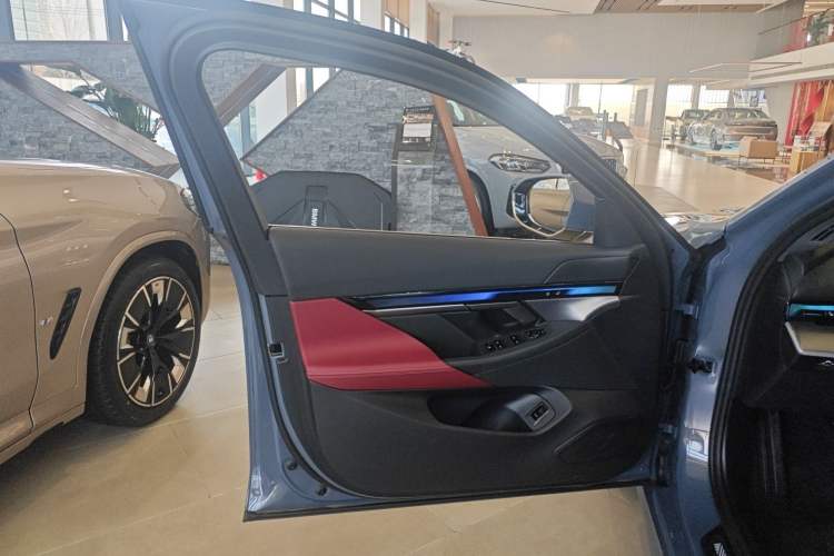 Used BMW i5 2024 eDrive 35L M Sport Package Left Front Door Interior