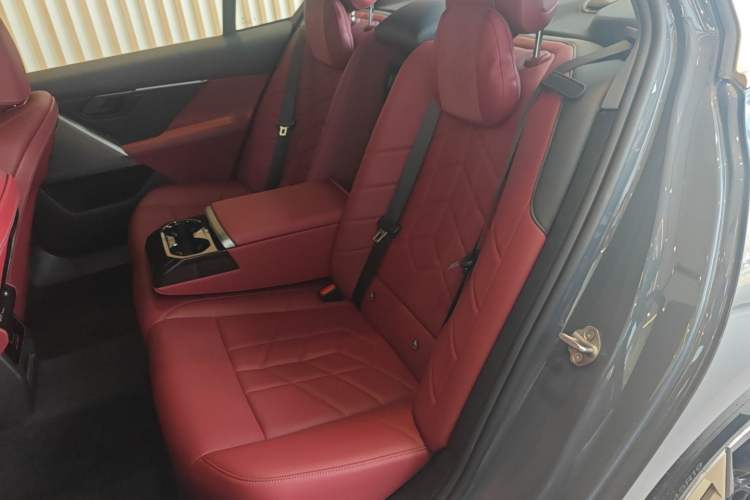 Used BMW i5 2024 eDrive 35L M Sport Package Left Rear Seat