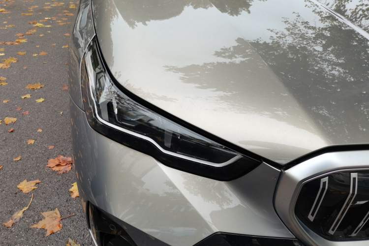 Used BMW i5 2024 eDrive 35L M Sport Package Right Front Headlight