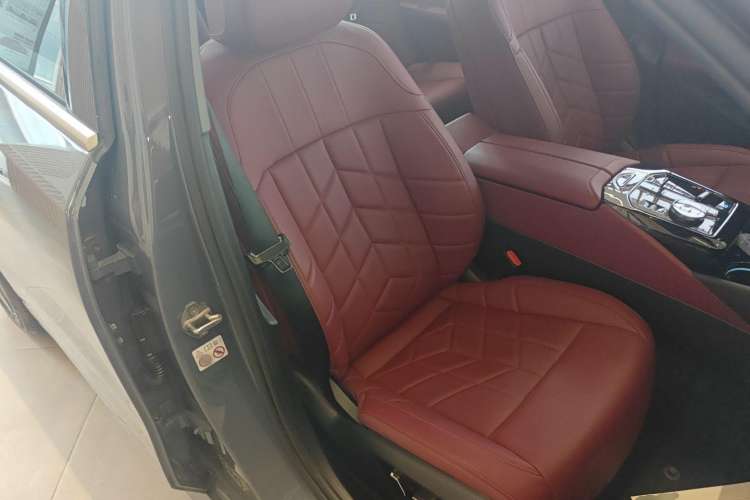 Used BMW i5 2024 eDrive 35L M Sport Package Right Front Seat