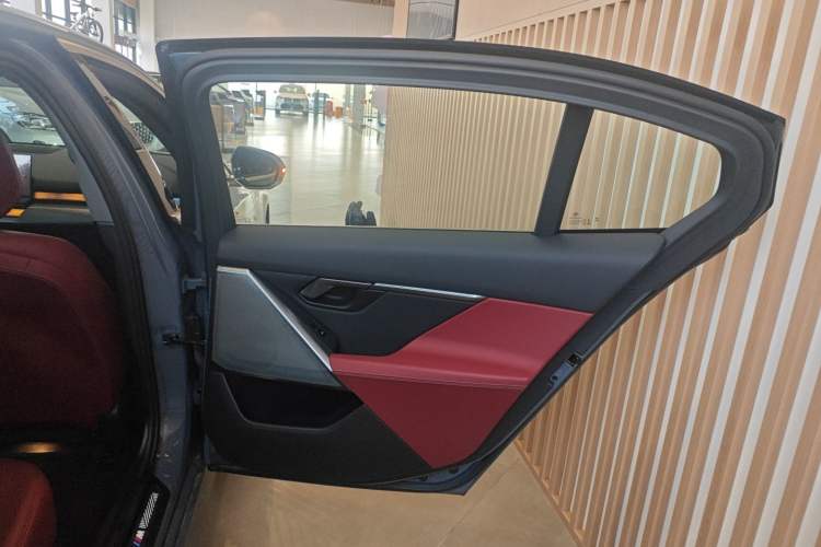 Used BMW i5 2024 eDrive 35L M Sport Package Right Rear Door Interior