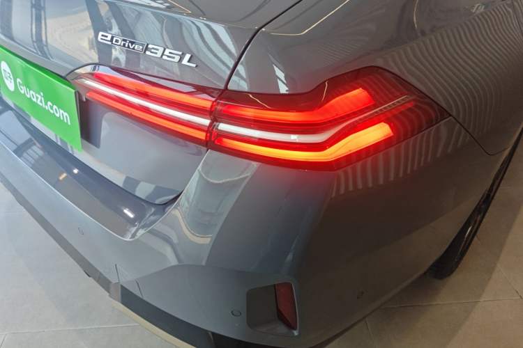 Used BMW i5 2024 eDrive 35L M Sport Package Right Rear Taillight