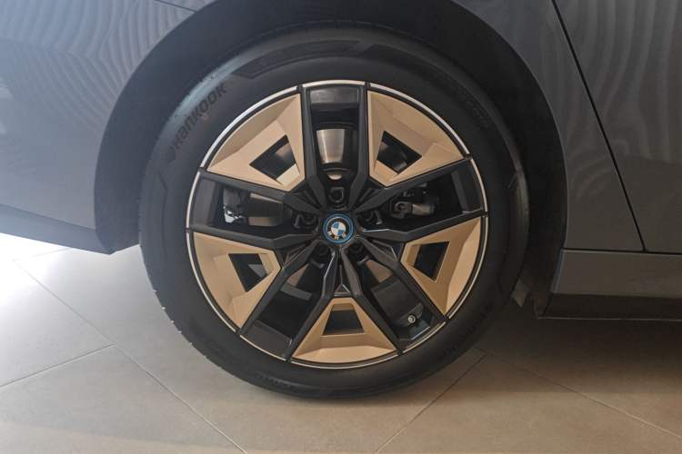 Used BMW i5 2024 eDrive 35L M Sport Package Right Rear Wheel Hub