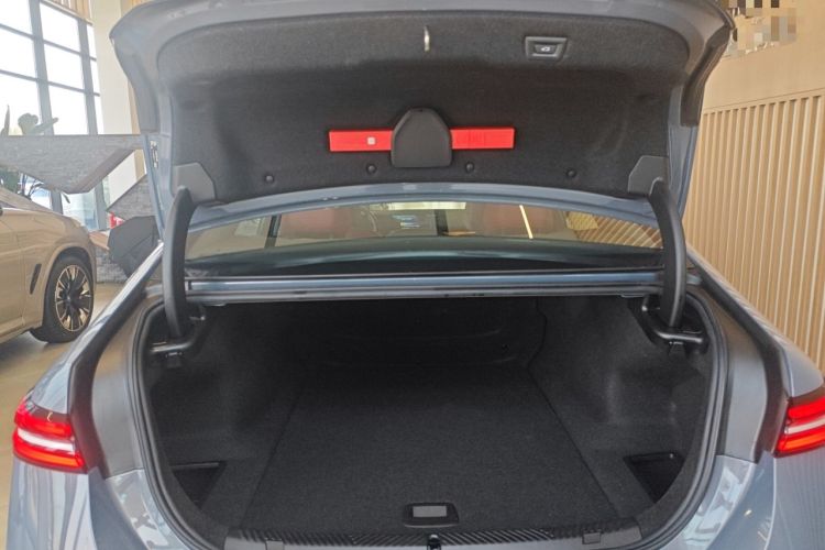 Used BMW i5 2024 eDrive 35L M Sport Package Trunk