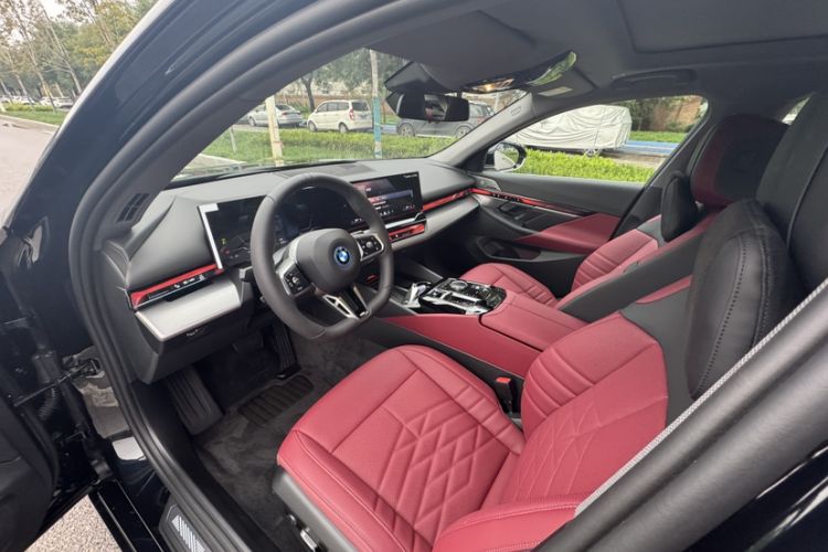 Used BMW i5 2024 eDrive 35L Luxury Model with M Sport Package Audio And AC Panel
