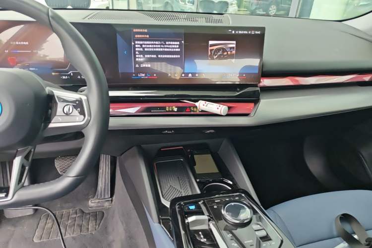 Used BMW i5 2024 eDrive 35L Luxury Model with M Sport Package Audio And AC Panel