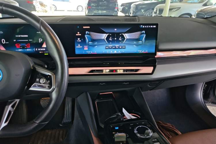 Used BMW i5 2024 eDrive 35L M Sport Package Audio And AC Panel