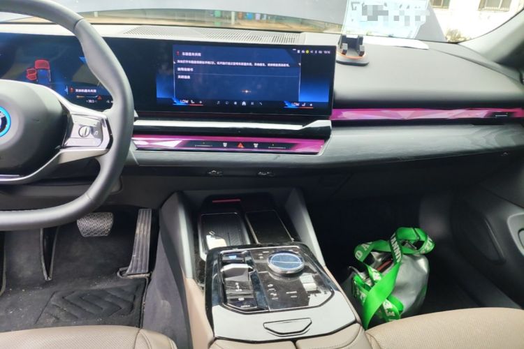 Used BMW i5 2024 eDrive 35L Luxury Package Audio And AC Panel