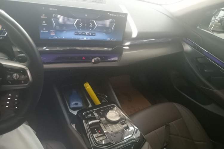 Used BMW i5 2024 eDrive 35L M Sport Package Audio And AC Panel