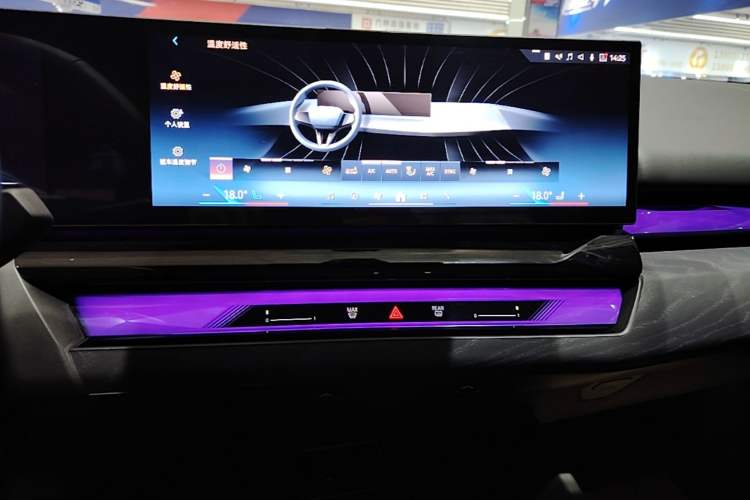Used BMW i5 2024 eDrive 35L Prestige Luxury Package Audio And AC Panel