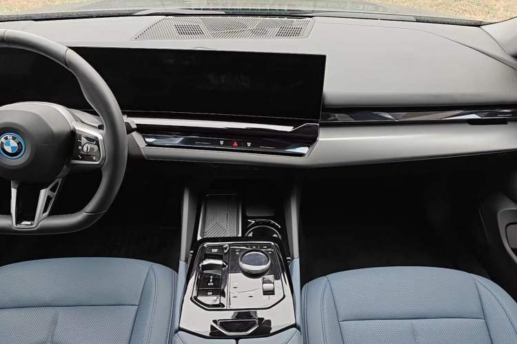Used BMW i5 2024 eDrive 35L Luxury Model with M Sport Package Audio And AC Panel