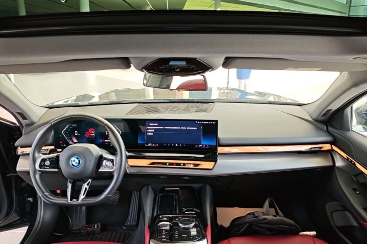 Used BMW i5 2024 eDrive 35L M Sport Package Center Console