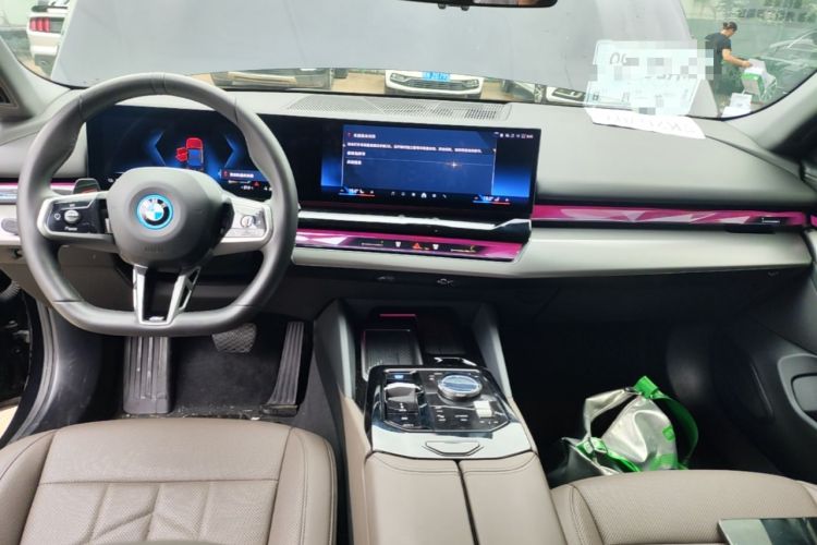 Used BMW i5 2024 eDrive 35L M Sport Package Center Console