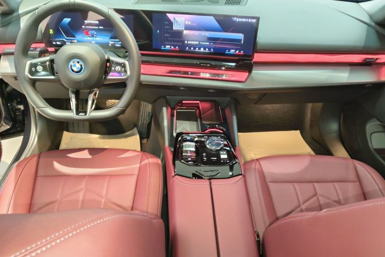 Used BMW i5 2024 eDrive 35L M Sport Package Center Console