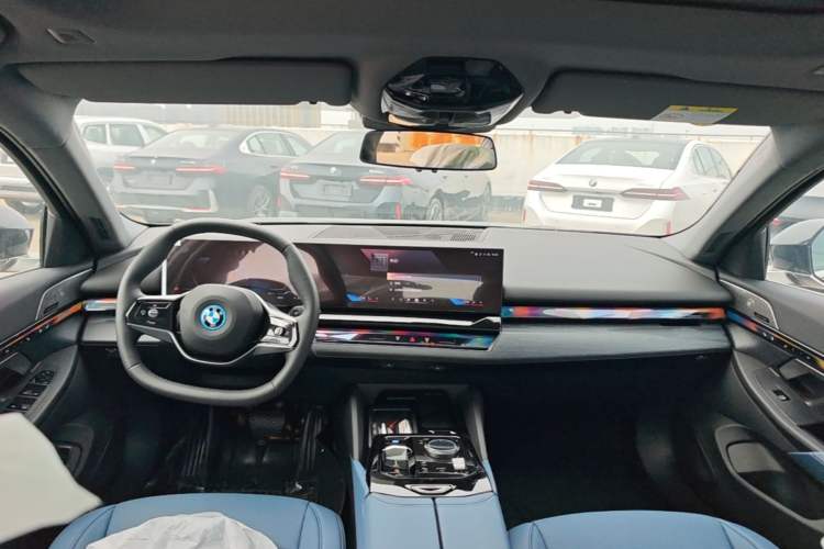 Used BMW i5 2024 eDrive 35L Prestige Luxury Package Center Console