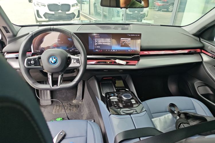 Used BMW i5 2024 eDrive 35L Luxury Model with M Sport Package Center Console