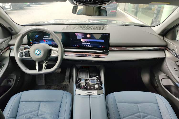 Used BMW i5 2024 eDrive 35L M Sport Package Center Console