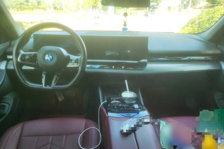 Used BMW i5 2024 eDrive 35L M Sport Package Center Console