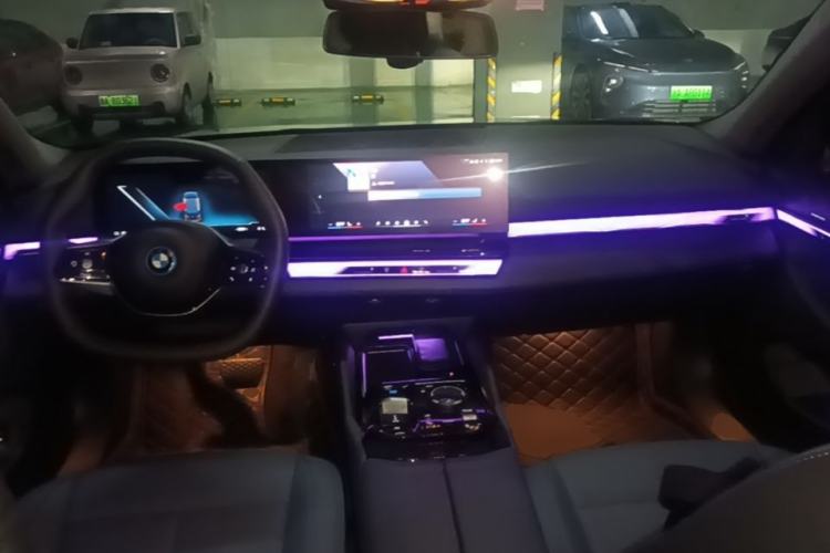Used BMW i5 2024 eDrive 35L Prestige Luxury Package Center Console