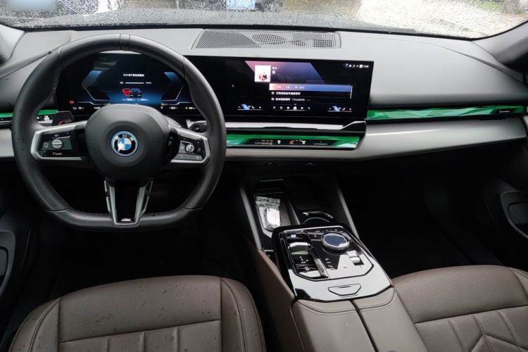 Used BMW i5 2024 eDrive 35L M Sport Package Center Console