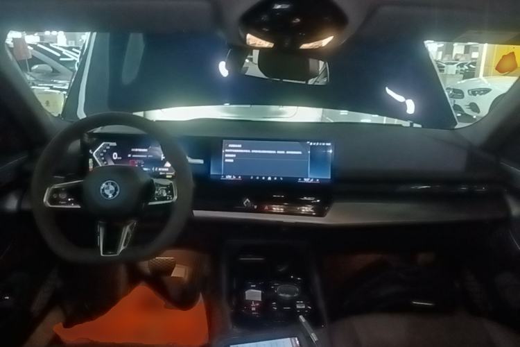 Used BMW i5 2024 eDrive 35L M Sport Package Center Console
