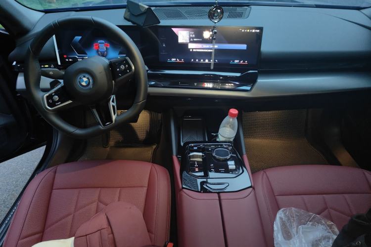 Used BMW i5 2024 eDrive 35L M Sport Package Center Console