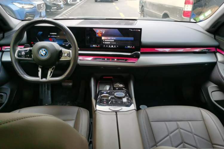 Used BMW i5 2024 eDrive 35L M Sport Package Center Console