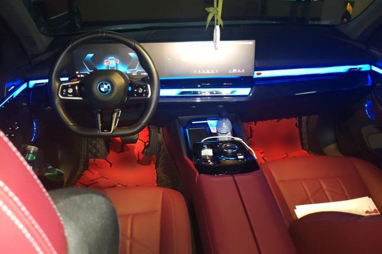 Used BMW i5 2024 eDrive 35L M Sport Package Center Console