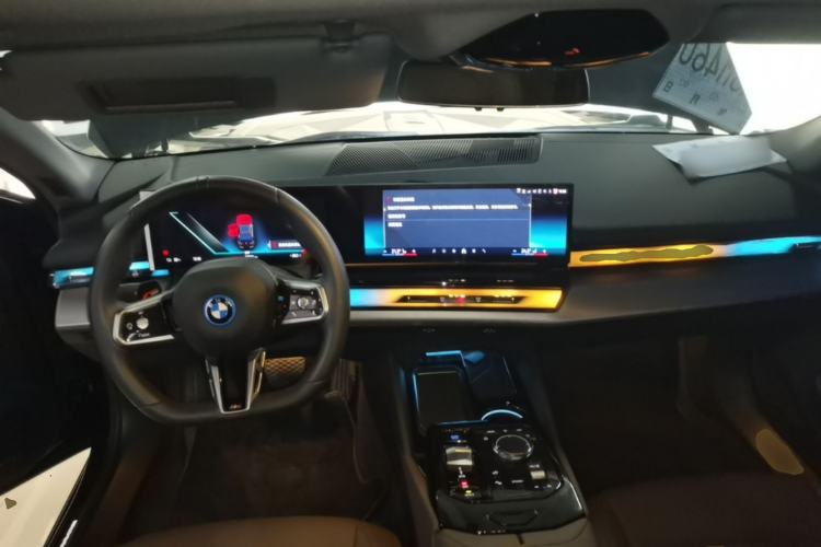 Used BMW i5 2024 eDrive 35L M Sport Package Center Console