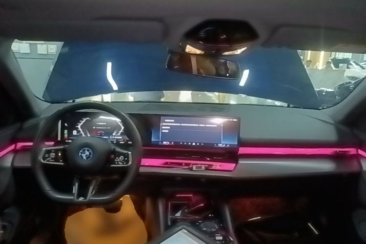 Used BMW i5 2024 eDrive 35L M Sport Package Center Console
