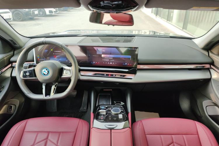Used BMW i5 2024 eDrive 35L M Sport Package Center Console
