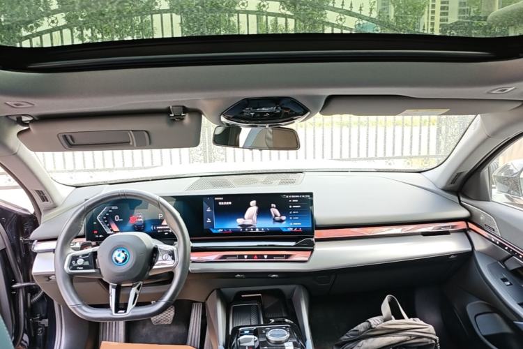 Used BMW i5 2024 eDrive 35L Luxury Model with M Sport Package Center Console