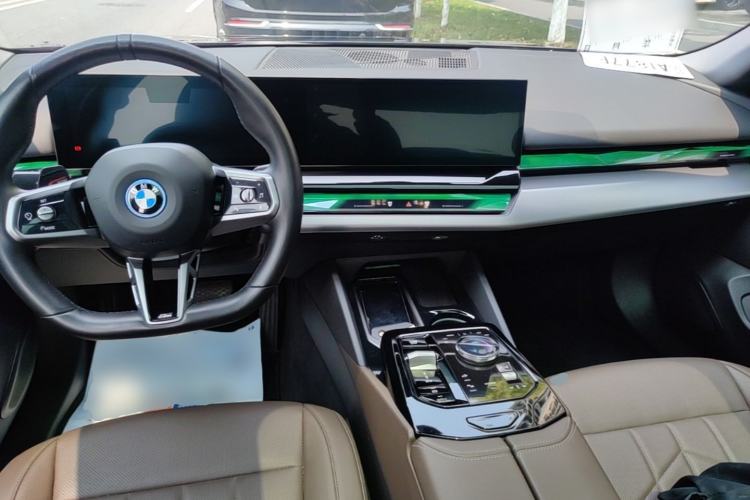 Used BMW i5 2024 eDrive 35L Luxury Package Center Console