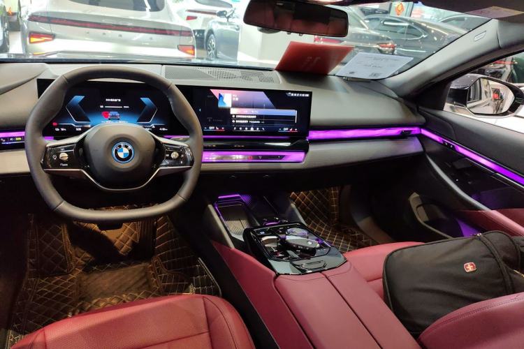 Used BMW i5 2024 eDrive 35L Luxury Package Center Console